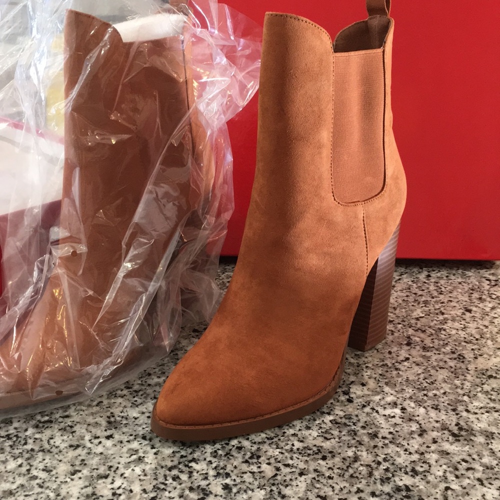 NWT Guess boots